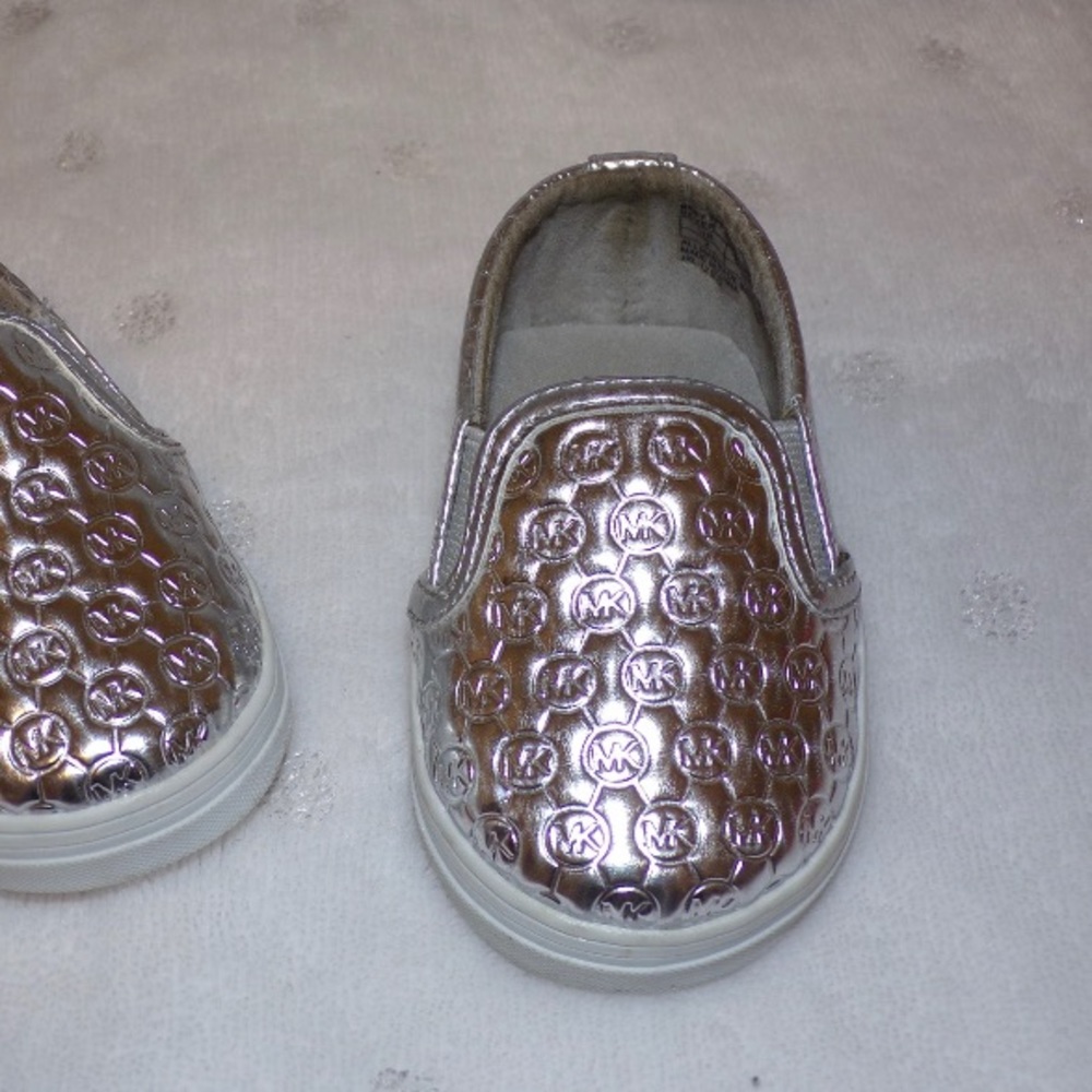 MK Infant Shoes - Picture 2 of 3